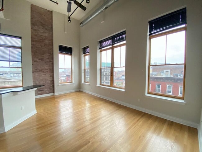 Building Photo - 338 Grove St