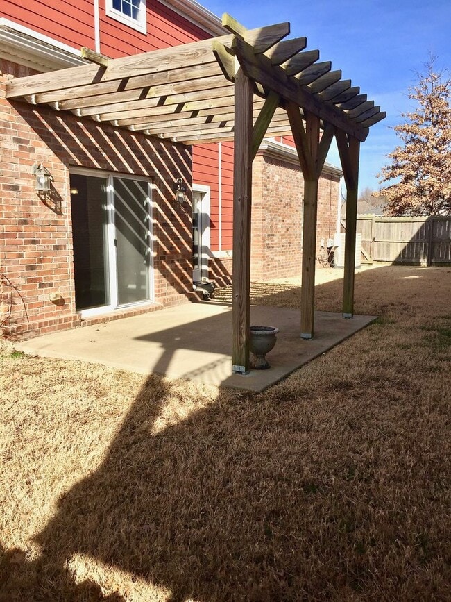 Building Photo - 3 Miles From the UofA!! Beautiful 3 Bedroo...