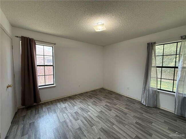 Building Photo - 5834 S 28th Ln