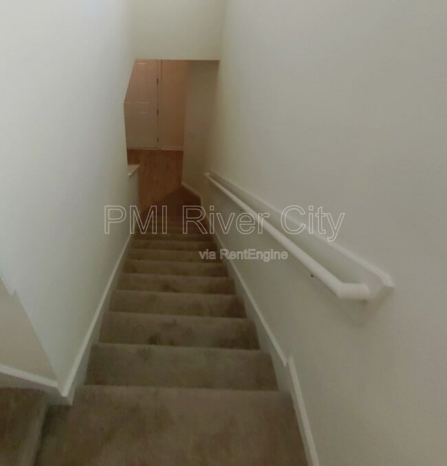 Building Photo - 227 Boulder Ln