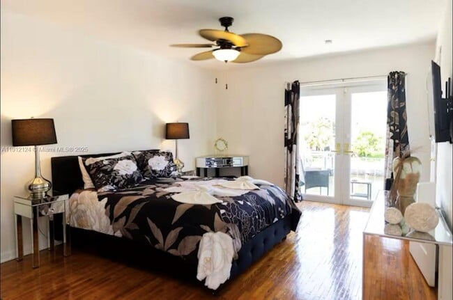 Building Photo - 1949 NE 123rd St