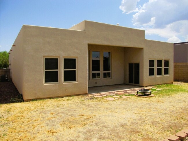 Building Photo - Spacious 3BR/2BA/2.5 CG, 2167 sq.ft. renta...