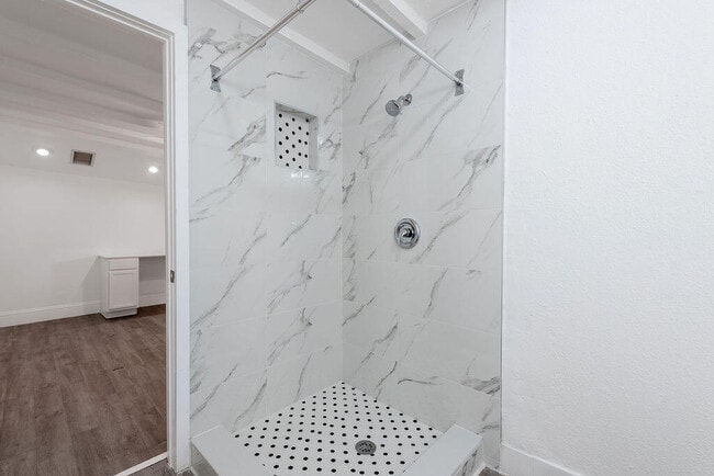 Building Photo - 8642 Sunset Dr