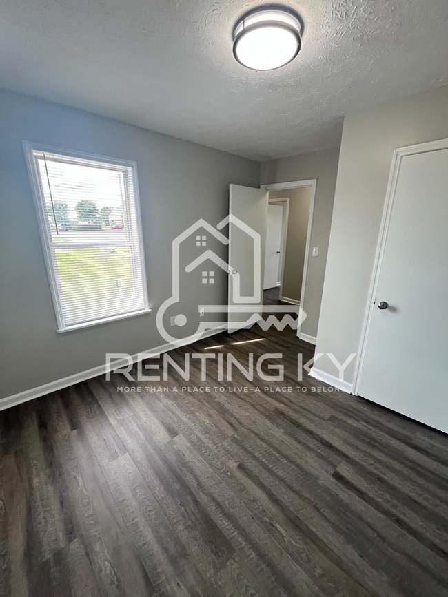 Building Photo - Completely Updated 2-Bed, 1.5-Bath Townhome!
