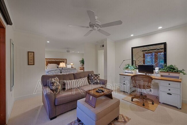 Building Photo - 74939 Vía Lago