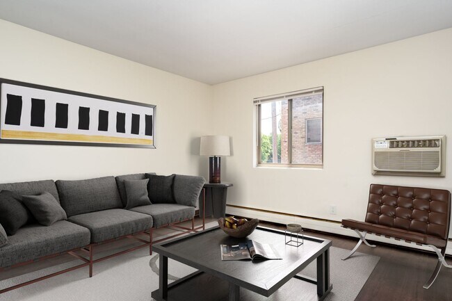 Building Photo - 2009 Bryant Ave S