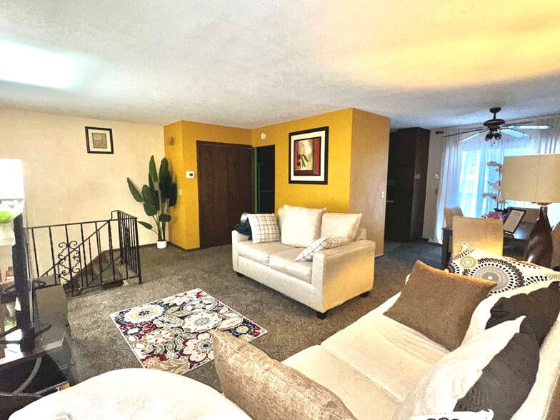 Living room - 8236 Douglas Cir N
