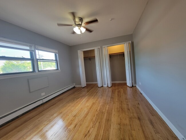 Building Photo - 8701 S Clyde Ave