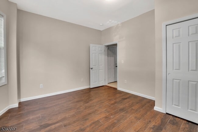 Building Photo - 142 Seymour Ave