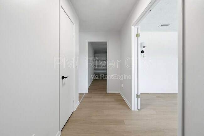 Building Photo - 2860 Cedarcrest Dr