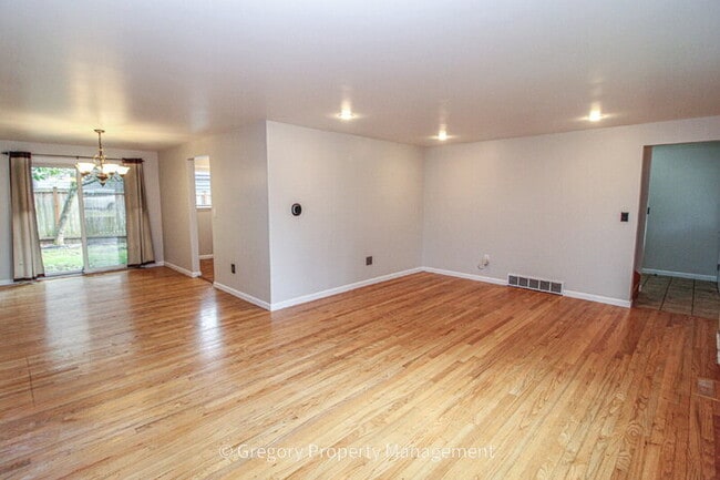 Building Photo - Charming, Well Maintained 4 Bedroom, 2.5 Bathroom Bothell Area Home in Northshore S.D. Spacious F...