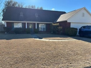 Building Photo - 1136 Hallwood Ln