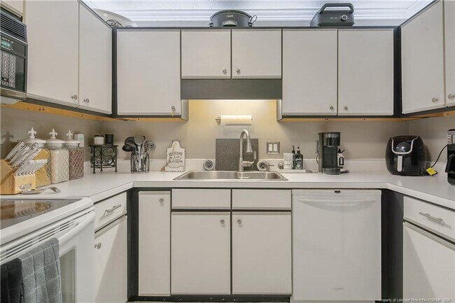 Building Photo - 2 Bedrooms 2 Bathrooms Condo