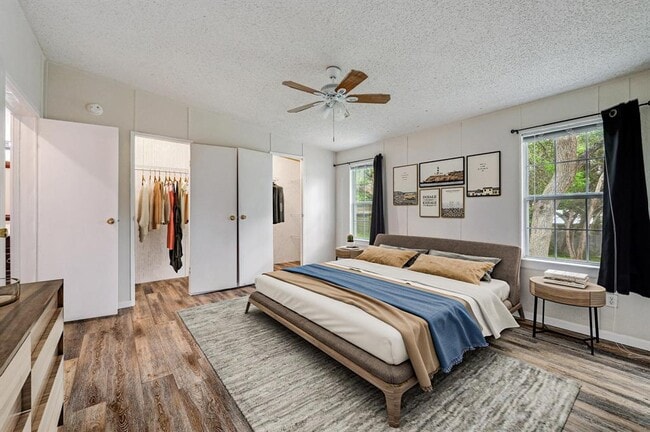 Building Photo - 241 Glenwood Dr