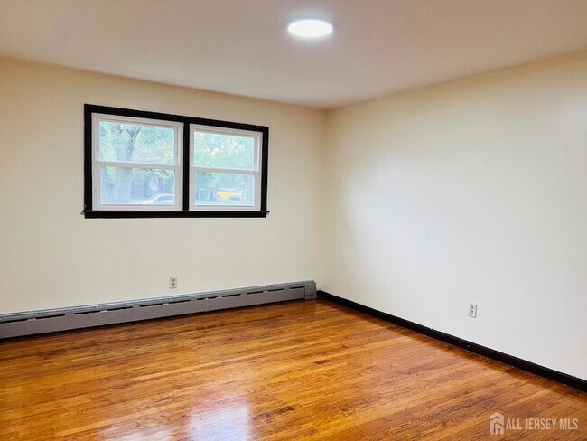 Building Photo - 346 Carteret Ave