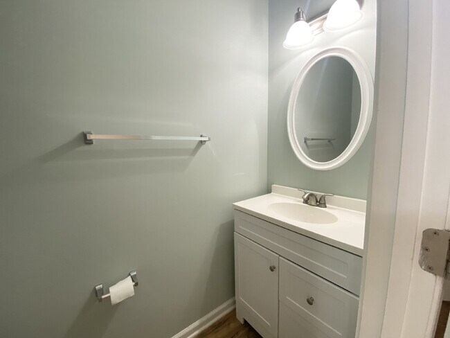 Building Photo - Spacious, Four Bedroom Townhouse With a View!