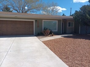 Building Photo - Stunning 4 bedroom, 2 bathroom home! Showi...