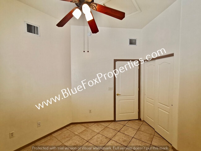 Building Photo - 5541 N Silver Stream Way