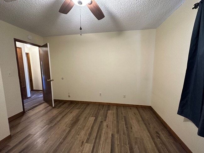 Building Photo - Coming Available 3 Bedroom