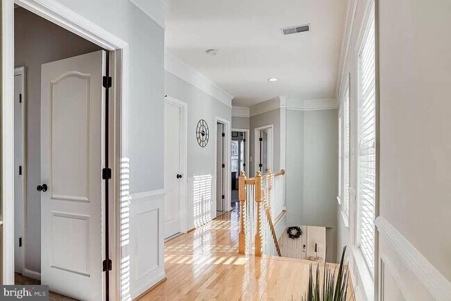 Building Photo - 40440 Milford Dr