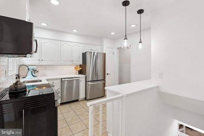 Building Photo - 5006 Flanders Ave