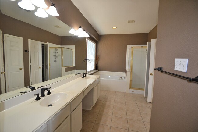 Building Photo - 15307 Amesbury Ln