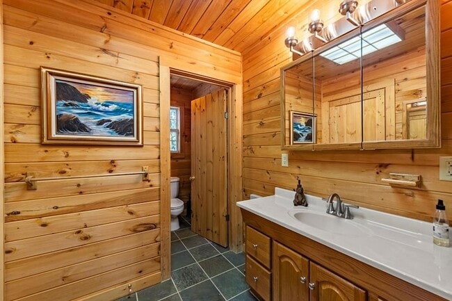 Building Photo - 212 Dogpatch Ln