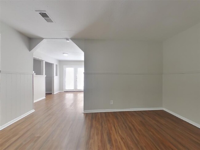 Building Photo - 15811 Kenbriar Dr