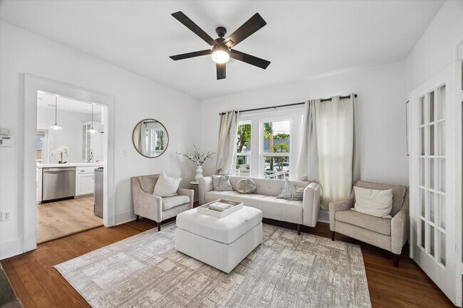 Building Photo - 623 Pecore St