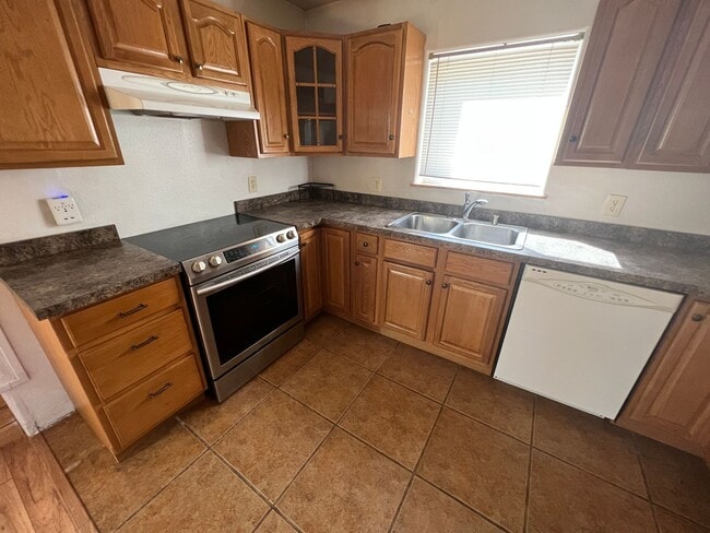 Building Photo - Century 21 Gold Rush - 2 bed, 1.5 bath (North Pole)