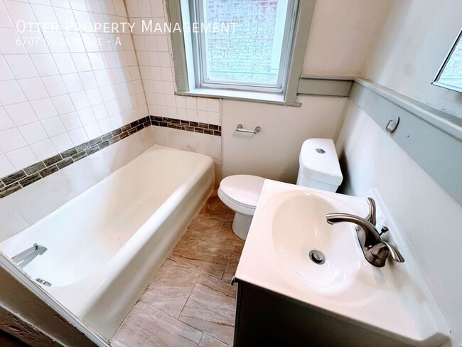 Building Photo - Stylish 1BR Apartment | Prime Location on ...