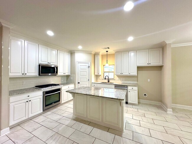 Building Photo - 43283 Pond View Dr