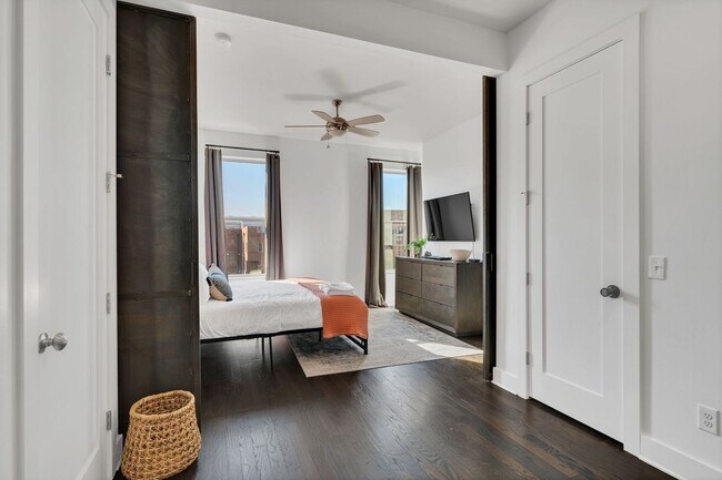 Building Photo - Furnished West End Luxury Condo