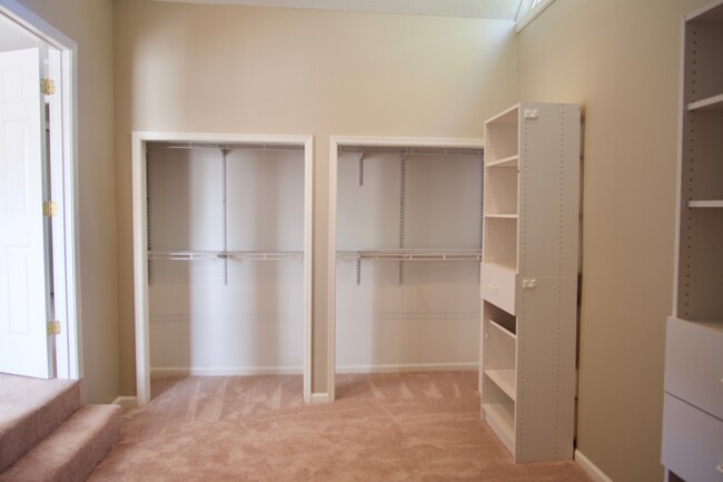 Building Photo - Dunwoody Living at Its Best – Spacious 4BR...