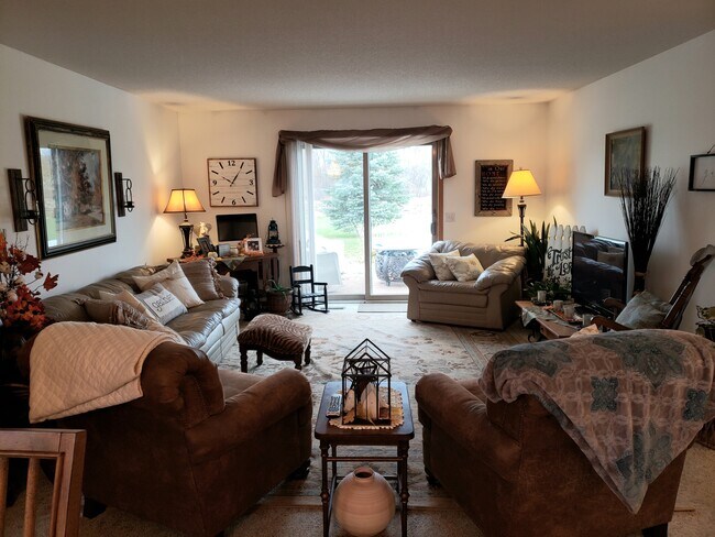 Building Photo - 1610 Upper Trentwood Cir NE