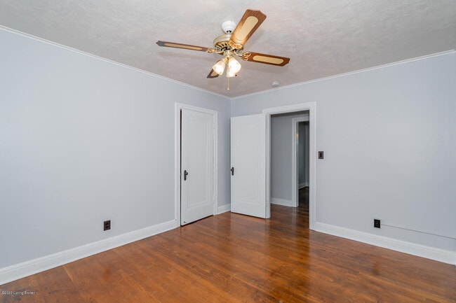 Building Photo - 2011 Woodbourne Ave