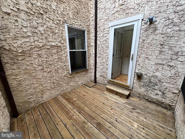 Building Photo - 236 Quarry St