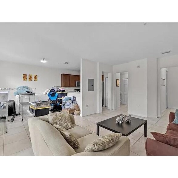 Building Photo - 10620 NW 88th St