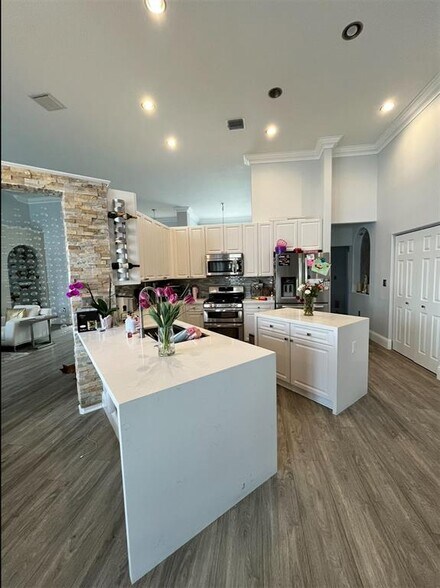 Building Photo - 2011 NW 139th Ter