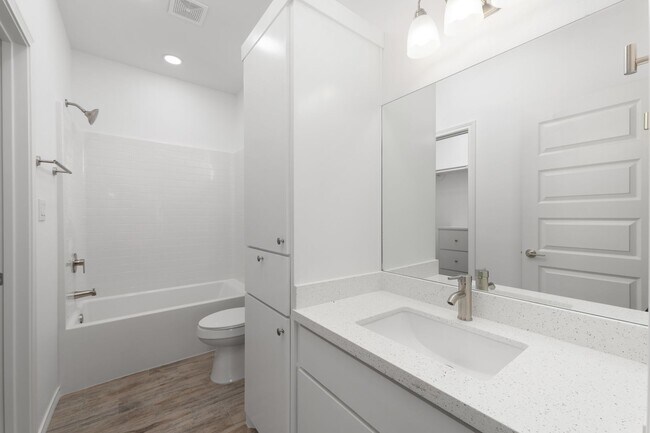 Building Photo - 2715 Maria Dr