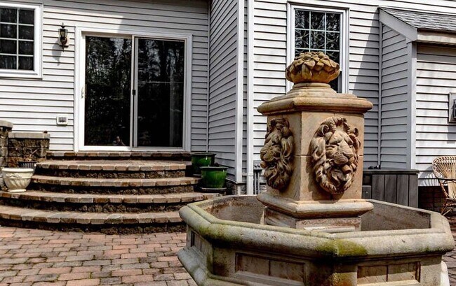 Building Photo - Gorgeous 4,000sqft  5-bed 3.5-bath Home near Chantilly Economic corridor