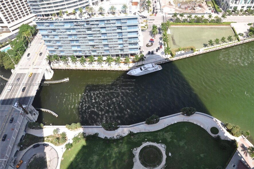 Building Photo - 475 Brickell Ave