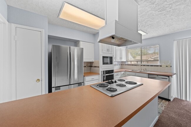 Building Photo - 25310 Pepper Ridge Ln