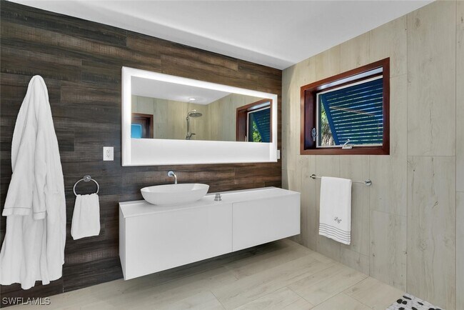 Building Photo - 795 18th Ave S