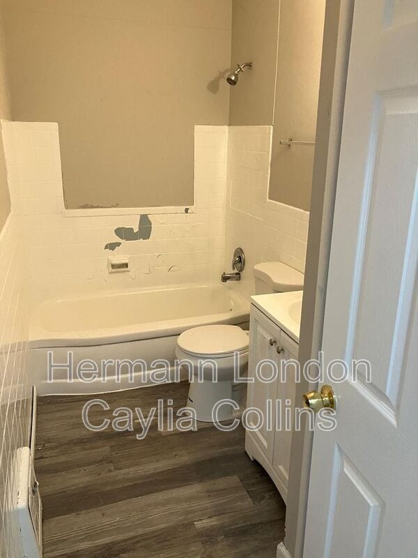 Building Photo - 9840 Medford Dr