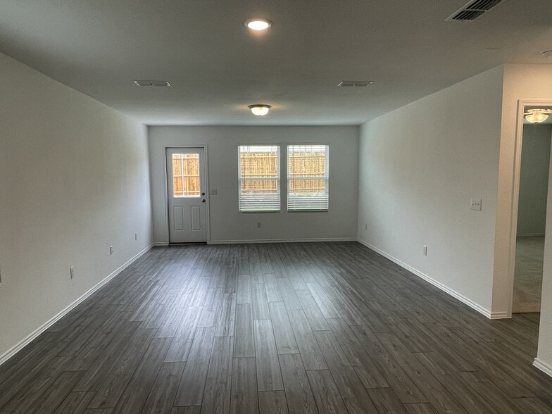 Building Photo - 825 Breakwater Dr