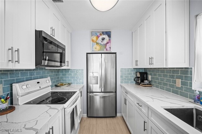 Building Photo - 2100 Gulf Shore Blvd N