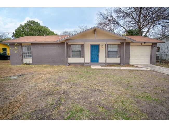 Building Photo - Convenient 4-Bedroom Stay Near Downtown & Attractions!