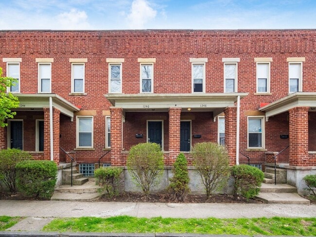 Building Photo - 424 E Mithoff St