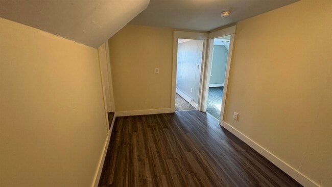 Building Photo - 61 Chestnut St